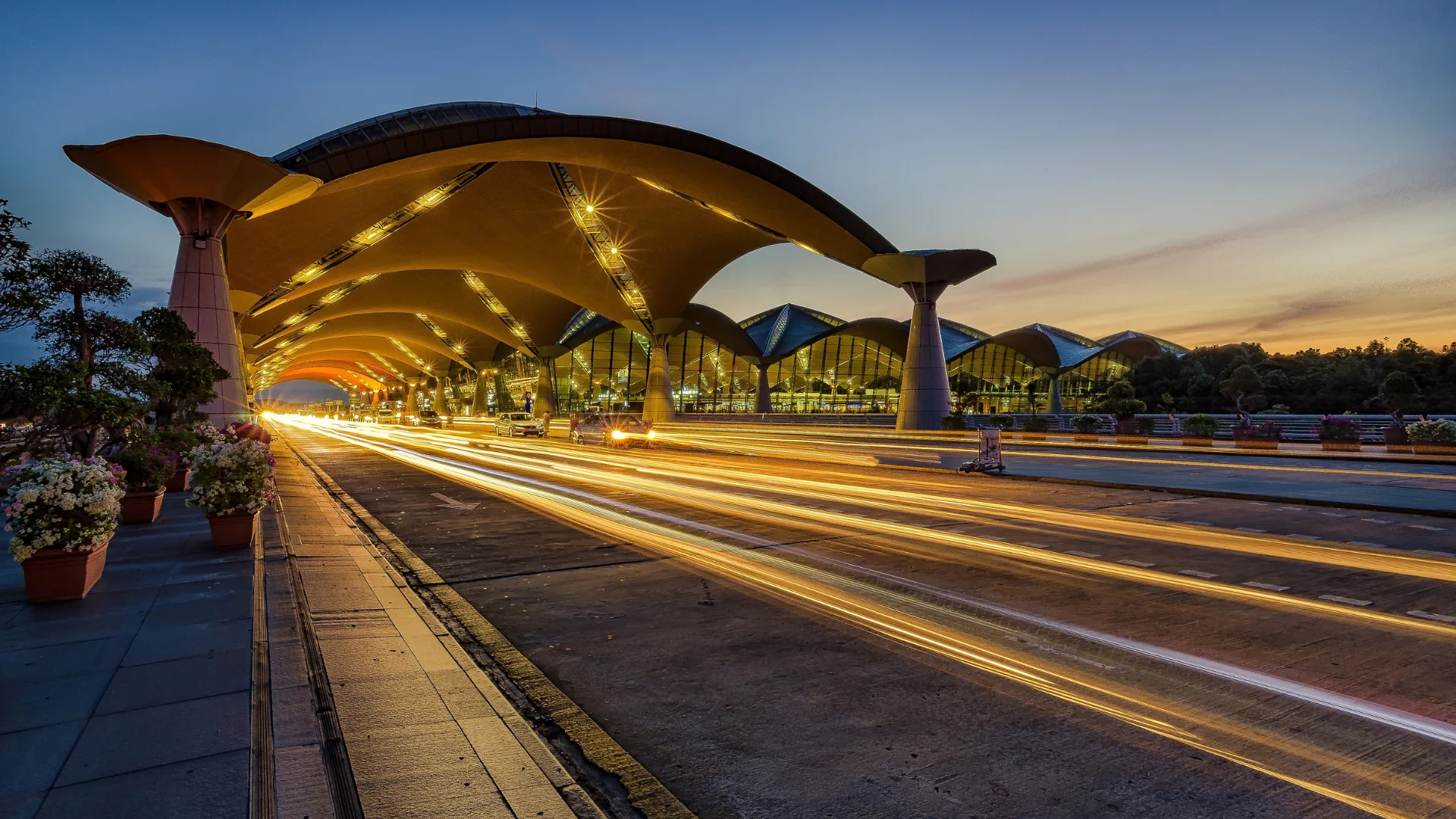 The departure kerb at KLIA Terminal 1 at dusk